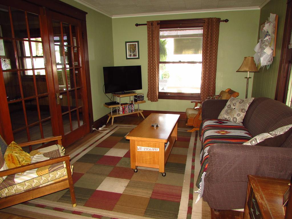 Wanderfalls Guesthouse & Hostel ไนแอการาฟอลส์ ภายนอก รูปภาพ
