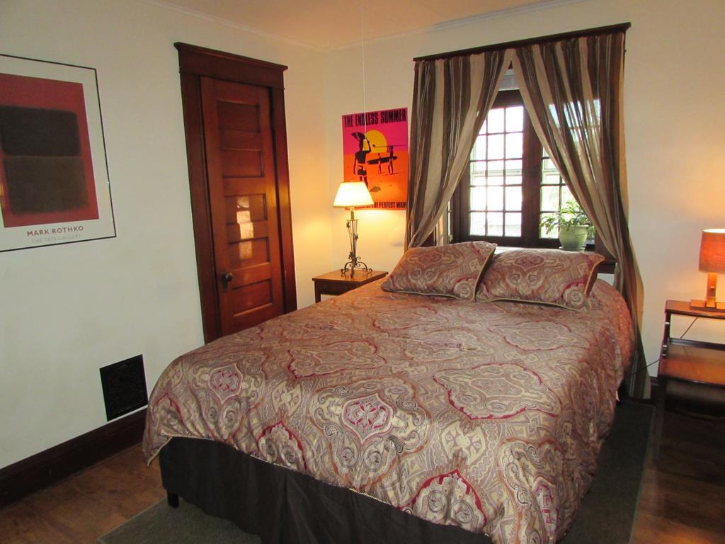 Wanderfalls Guesthouse & Hostel ไนแอการาฟอลส์ ภายนอก รูปภาพ