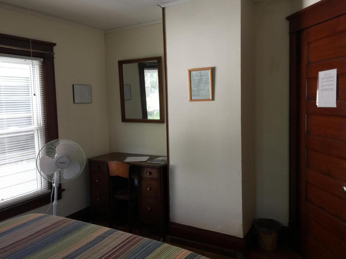Wanderfalls Guesthouse & Hostel ไนแอการาฟอลส์ ภายนอก รูปภาพ